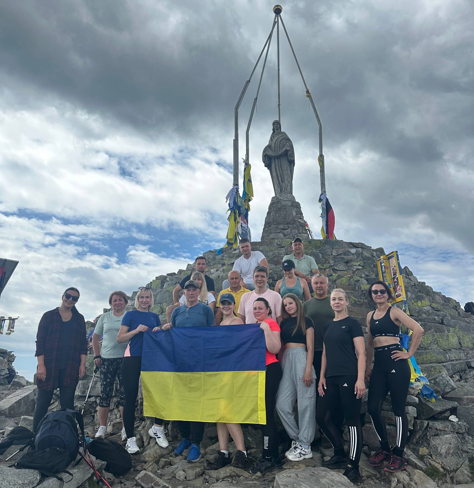 3.27 Б’ЮТИФУЛ КАРПАТИ – СТЕЖКА ДОВБУША – ГЕДЗЬО ПАРК – ХОМ’ЯК – БУКОВЕЛЬ*